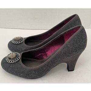 Womens Lindsay Phillips Gray Silver Fabric Heel Pump Jeweled Medallion Size 8.5M